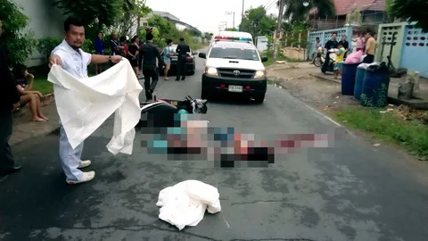 สุดสลด แม่ลูกตายด้วยกัน! จยย.ชนรถเก๋ง ปิกอัพทับซ้ำ 2 ศพ 