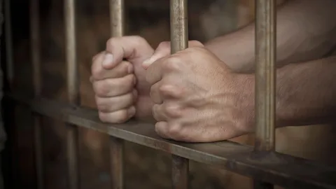 สั่งคุก 2 ปี 6 เดือน 'หมอวชิรพยาบาล' นำของหลวง ใช้งานแต่งลูกสาว