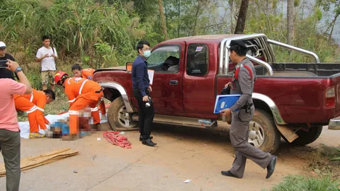 หนุ่มควบกระบะพาแม่ยายส่ง รพ. เบรกแตก แหกโค้งตกดอย ดับ 1 เจ็บ 10