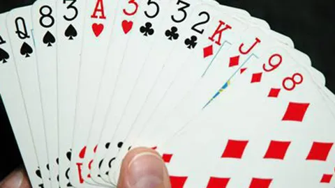 ฝ่ายปกครองบางละมุงลุยจับบ่อนพื้นที่ห้วยใหญ่ รวบนักพนันเพียง 3 ราย 