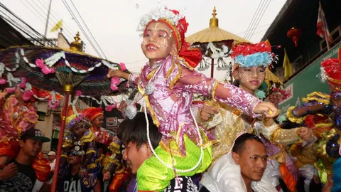 ชาวแม่สะเรียง ร่วมจัดงานสืบสานวัฒนธรรม 'ประเพณีปอยส่างลอง'