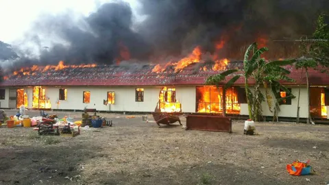 เพลิงไหม้ศาลาการเปรียญ วัดที่สุพรรณฯ วอดทั้งหลัง คาดไฟลัดวงจร