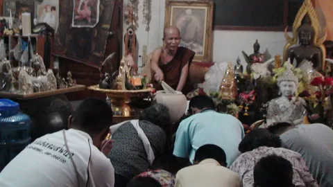 บรรดาเมียพาสามีรดน้ำมนต์ ทำบังสุกุลเป็น-บังสุกุลตาย แก้เคล็ดผีแม่ม่าย