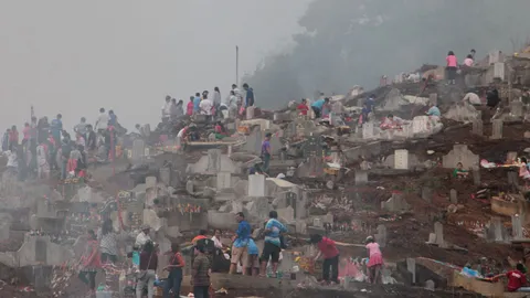 ชาวไทยเชื้อสายจีนเบตงไหว้บรรพบุรุษช่วงเทศกาลเชงเม้ง