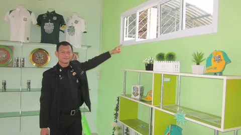 งัดร้านขายของที่ระลึกสุรินทร์ ซิตี้ ฉกเงิน 2 หมื่น เสื้อบอล 10 ตัว