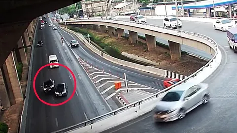 โผล่อีกคลิป! กระบะชนเก๋งแล้วหนี ถนนวิภาวดีฯ ยังตามตัวไม่เจอ