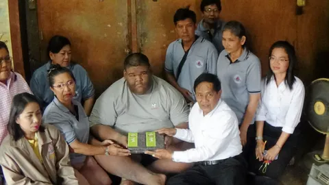 หนุ่มหนัก 300 กิโล จ่อรักษาโรคอ้วน! เดินไม่ไหว หยุดเรียนตั้งแต่ ม.2 