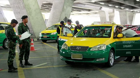  'อาคม' กำชับ ทอท. คุมเข้มแท็กซี่เอาเปรียบฟันค่าโดยสารเกินจริง