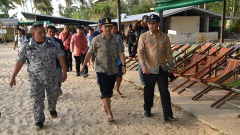 ผวจ.ภูเก็ต ลงตรวจสอบ 'เกาะนาคาน้อย' พร้อมให้ความเป็นธรรมทั้งสองฝ่าย