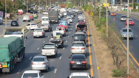 สงกรานต์ การจราจร'มิตรภาพ-พหลโยธิน'รถยังติดหนึบ 