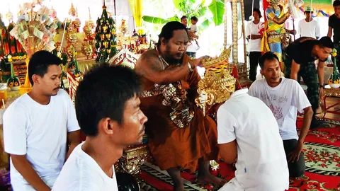 ลูกศิษย์ของขึ้น! ขณะครอบเศียรครู สำนักสักยันต์ อ.บอย 