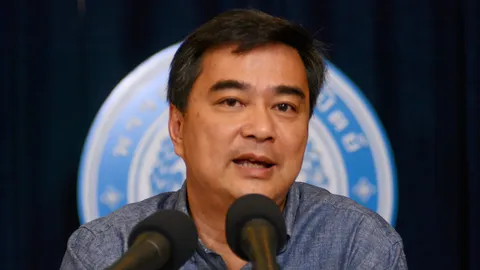 โดนเหมือนกัน! แจกกล่องยาแปะรูป 'อภิสิทธิ์' ทหารเรียกปรับทัศนคติ