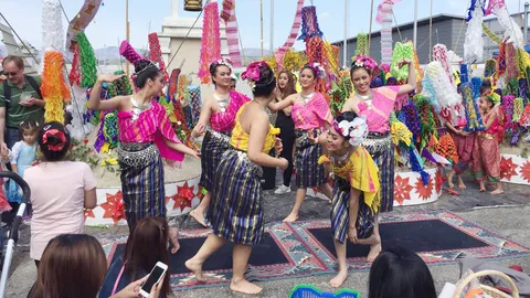 ชาวไทยในสวิตเซอร์แลนด์ร่วมงานสงกรานต์คึกคัก