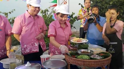 ตำนานข้าวคลุกกะปิ วันไหลบ้านเพระยอง