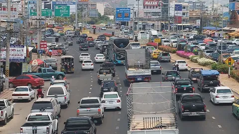 สายเหนือรถแน่น! เคลื่อนตัวช้า ผู้ใช้รถควรวางแผนศึกษาเส้นทาง  