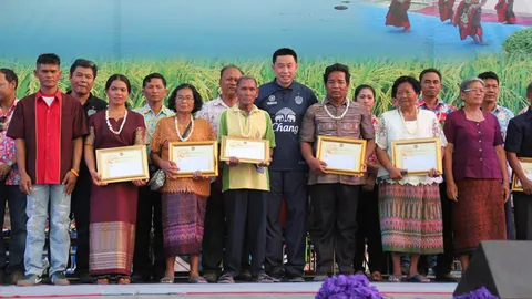 อ.พลับพลาชัย บุรีรัมย์ จัดงานวันครอบครัว เน้นให้ความสำคัญผู้สูงอายุ
