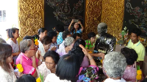 ปีใหม่ไทย อ.ฉวาง เมืองคอน ลูกหลานกลับบ้านเกิดร่วมทำบุญวัดกะเปียด