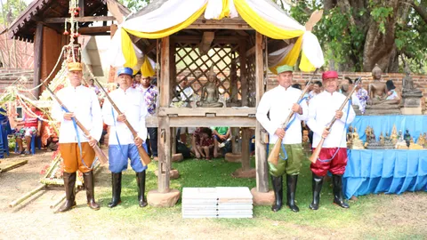 คนนาแห้ว สรงน้ำพระเจ้าฝนแสนห่า อายุกว่า 400 ปี เสริมสิริมงคลสงกรานต์