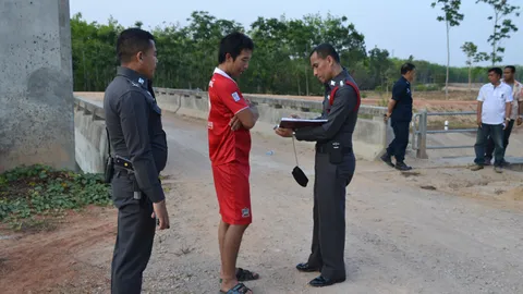 ล่า 2 คนร้าย มีอาวุธปืนครบมือ บุกปล้นทรัพย์นักท่องเที่ยว