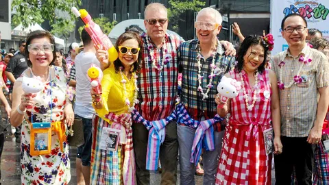 รื่นเริงมหาสงกรานต์ปีใหม่ไทย คณะทูตร่วมฉลองสนุกสนาน