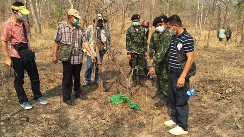 พบศพชายนิรนามวัย 50 ในป่าลึกภูสีฐาน ใส่เสื้อเขียวแขนสั้น 