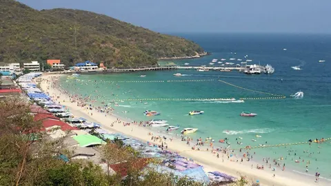 นักท่องเที่ยวไทย-เทศแห่นั่งเรือข้ามฝั่งเที่ยวเกาะล้านคลายร้อน