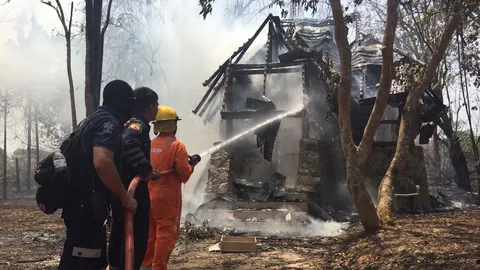 ไฟป่าเผาวอดวนอุทยานขุนกรณ์ เสียหายกว่า 80 ไร่ ลามไหม้รีสอร์ท