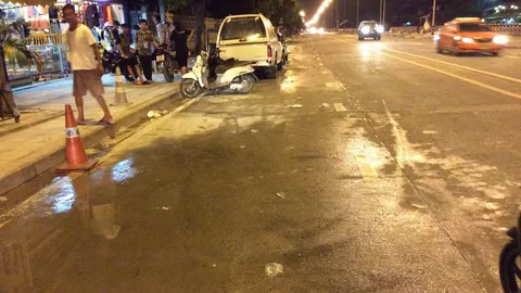 ทิ้งทวนสงกรานต์ ! โจ๋ตีกันเลียบคลองทวีวัฒนา คว้าปืนยิง โดนลูกหลงเจ็บ 7