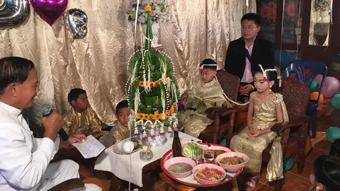 มหาสารคามจัดงานแต่ง 'เมษาวิวาห์ฝาแฝด' แก้เคล็ดความเชื่อโบราณ  