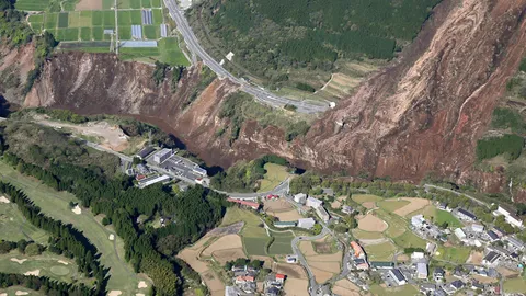 คิวชูสลด-ตายเพิ่ม32 ดินไหวซ้ำภูเขาไฟปะทุ