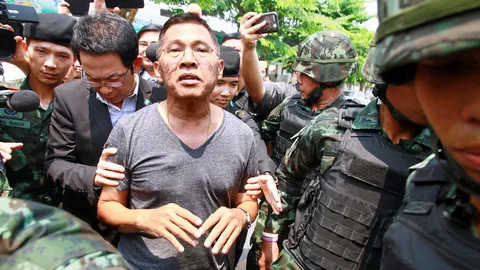 คุม​ตัว​ไป​เข้า​ค่าย ขัง'วัฒนา' ฟ้อง​อียูกับ​สห​รัฐ