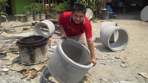 ภัยแล้งสร้างรายได้! คนขุดบาดาลอื้อ วงบ่อปูนที่สุโขทัย ผลิตไม่ทันขาย