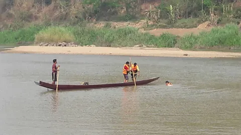 หนุ่มชวนเพื่อนออกหาปลา ว่ายไปกลางแม่น้ำกกเกิดหมดแรงจมน้ำดับ