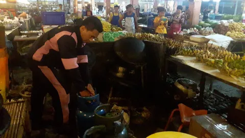 ระทึก! แก๊สรั่วคลอกแม่ค้าไก่ทอด กลางตลาดเมืองอุบลฯ สาหัส