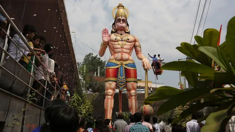 ชาวฮินดูทั่วอินเดีย ร่วมฉลองวันเกิดองค์เทพหนุมาน ด้วยความเคารพศรัทธา