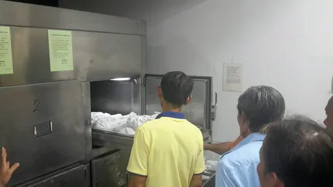 เมาขับ 60 คนประเดิม ทัวร์ห้องดับจิต ปรับจิตใจก่อนบำเพ็ญประโยชน์