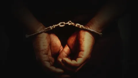 จับ 2 กะเทยพัทยา คว้าอิฐตีหัวหนุ่มเยอรมัน-ชิงทรัพย์