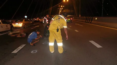 ร.ต.ท.คลั่งจะฆ่าตัว บิ๊กไบค์ขึ้นสะพาน แหกโค้งแฟนร่วง ‘หกล้อ’ทับร่างเละ