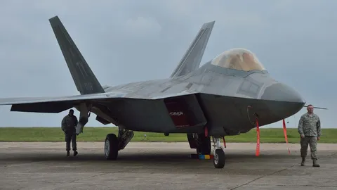 รัสเซียเคืองแน่! สหรัฐฯข่มขวัญ ส่งบินรบสุดล้ำ F-22  2 ลำมาโรมาเนีย