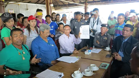 รอง ผวจ.ภูเก็ต สนธิกำลัง จนท. รื้อถอนร้านอาหารบนหาดเลพัง-ลายัน อ.ถลาง