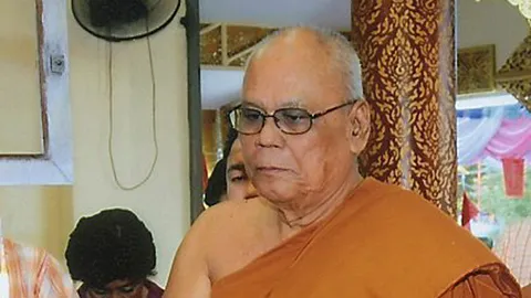 'เจ้าคณะใหญ่หนกลาง' สั่งห้ามสร้างถาวรวัตถุ ชี้สังคมจับตาพระสงฆ์อยู่