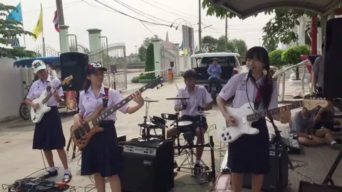 พลิ้วเว่อร์! สาว ม.4 นวมินทราชินูทิศ สตรีวิทยา 2 เล่นดนตรีให้เจ้าแม่ดู