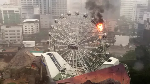 ระทึกไหม้กระเช้า ไดโนซอร์แพลนเน็ต - ‘รถไฟเหาะ’ ค้าง! ดรีมเวิลด์