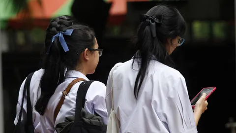 'สตูล' ร้านปักเสื้อผ้านักเรียนคึกคัก ปีนี้ชุดใหม่มากกว่าชุดเก่า