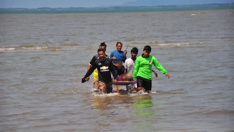 ลุงชาวเล ดื่มจนหนัก เช้าออกงมหอยหน้ามืด วูบจมทะเลตราดดับ