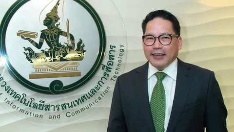 ลือถูกบีบไขก๊อก 'อุตตม' งง ยันหากถูกขู่จริงก็ 'ไม่ออก'