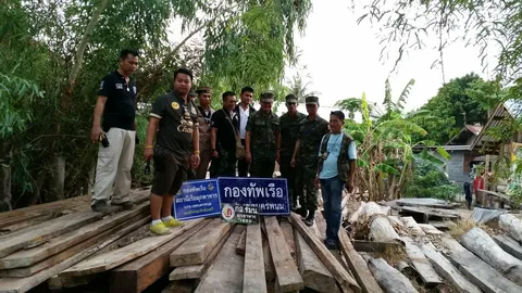 ทหารบุกยึดไม้หวงห้าม ค่ากว่า 15 ล้าน ถูกแปรรูปเตรียมทำบ้านทรงไทย 