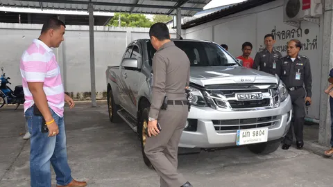 เมียผู้ต้องหาคดีฆ่ายกครัว 2 ศพ นำกระบะ ส่งมอบ ตร. พบพิรุธเพียบ!