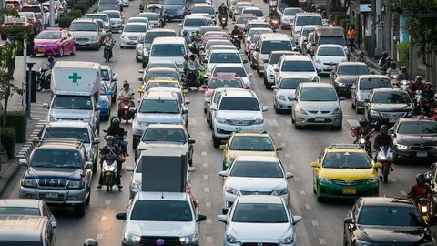 ให้รถขึ้นรัชวิภาไปประชาชื่น 2 เลน