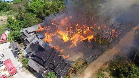 ไฟไหม้ 100 ล. บ้านพญาไม้ จุดท่องเที่ยวใหม่พัทยา